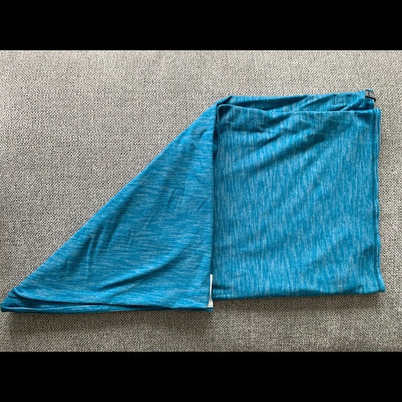 lululemon athletica Accessories - Like new vinyasa lululemon scarf teal blue